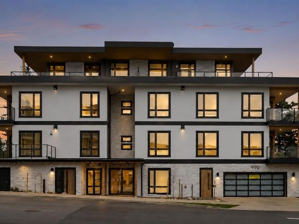 990 Doumac Ave, Unit #301, Saanich, BC V8Y 1M4