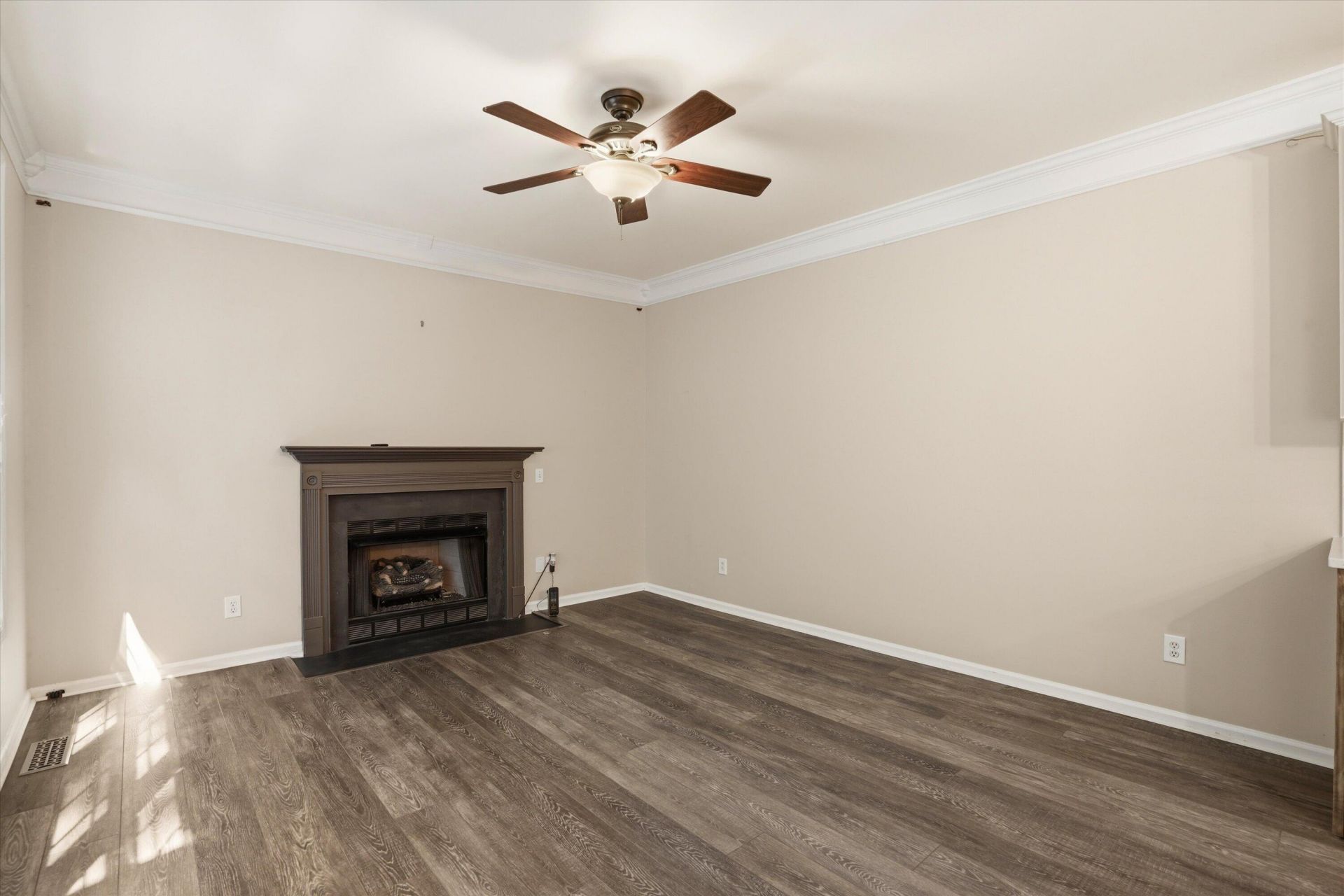 1152 Willoughby Lane Photo 20