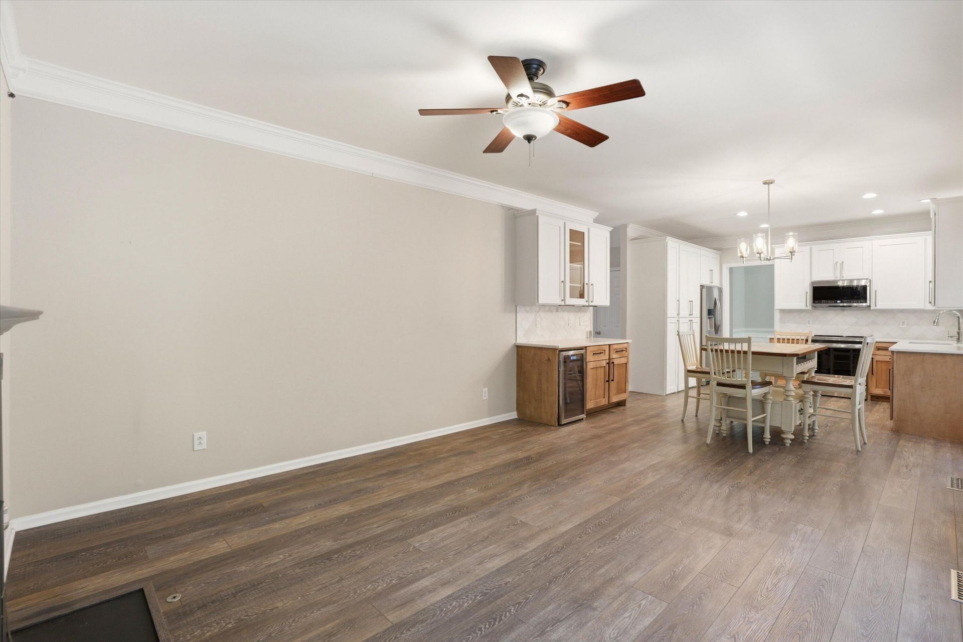 1152 Willoughby Lane Photo 23