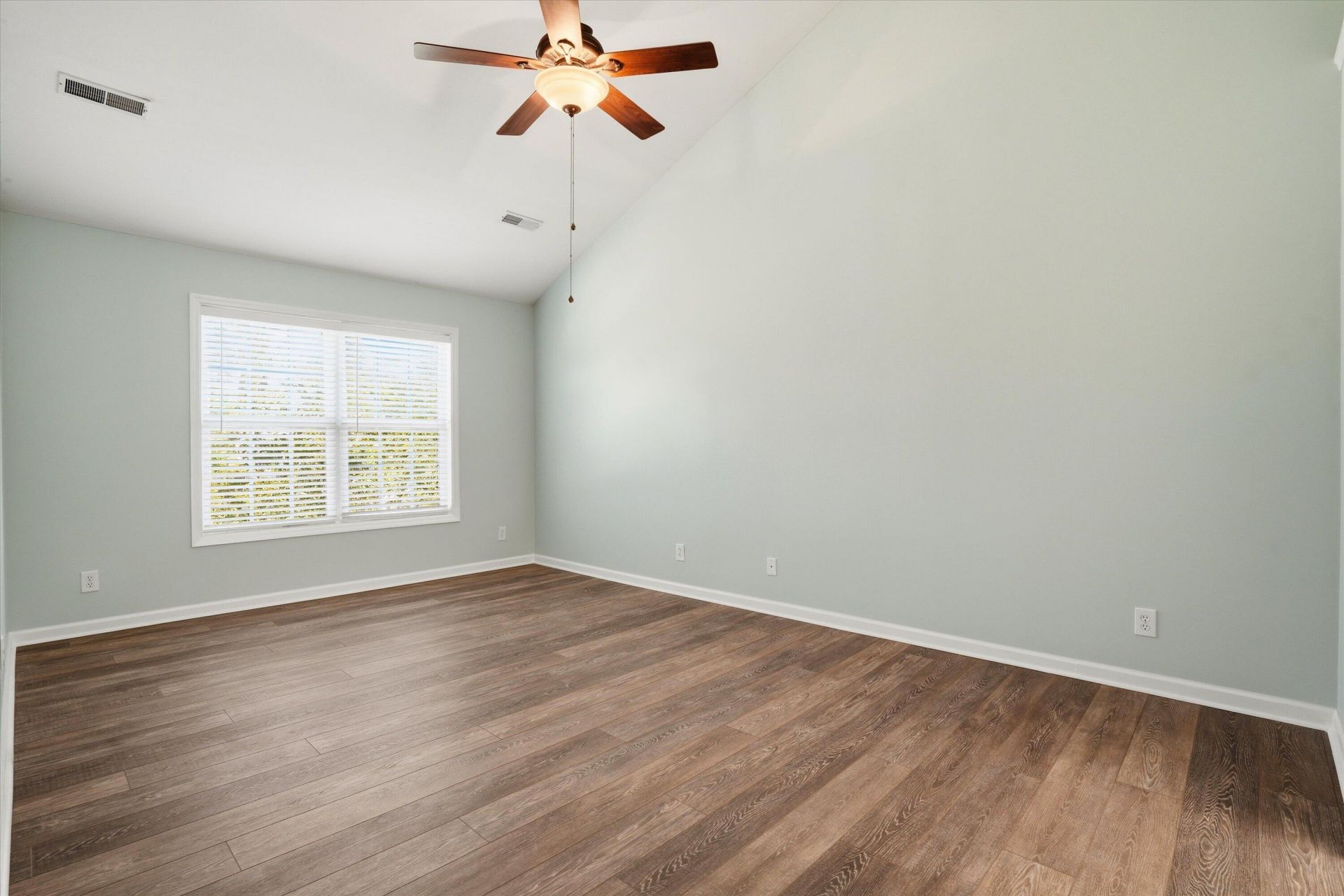 1152 Willoughby Lane Photo 24
