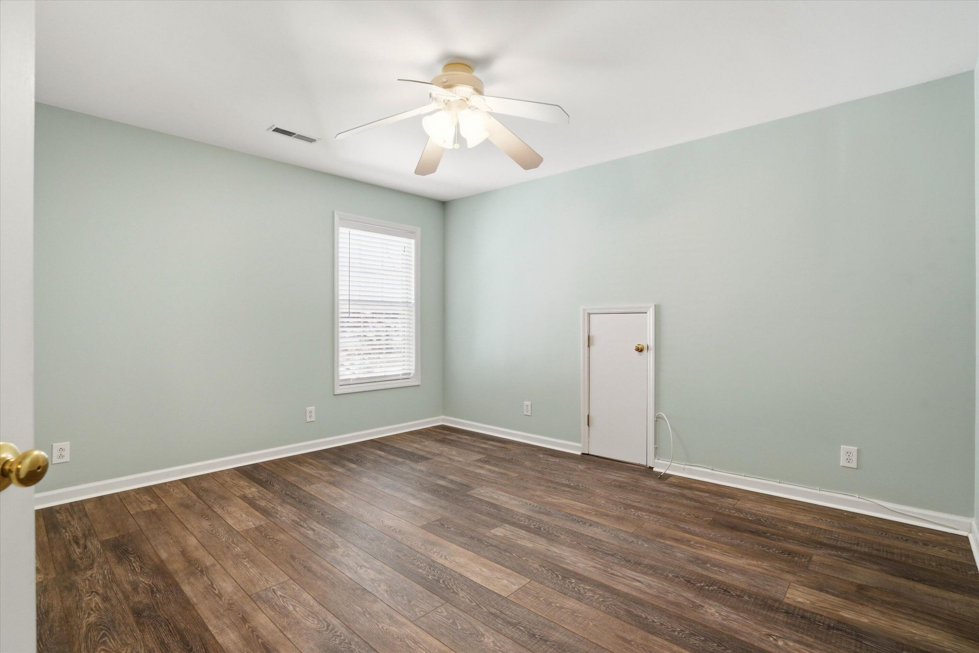 1152 Willoughby Lane Photo 32