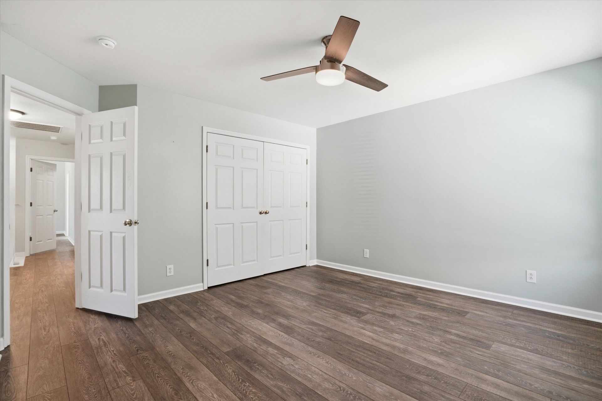 1152 Willoughby Lane Photo 33