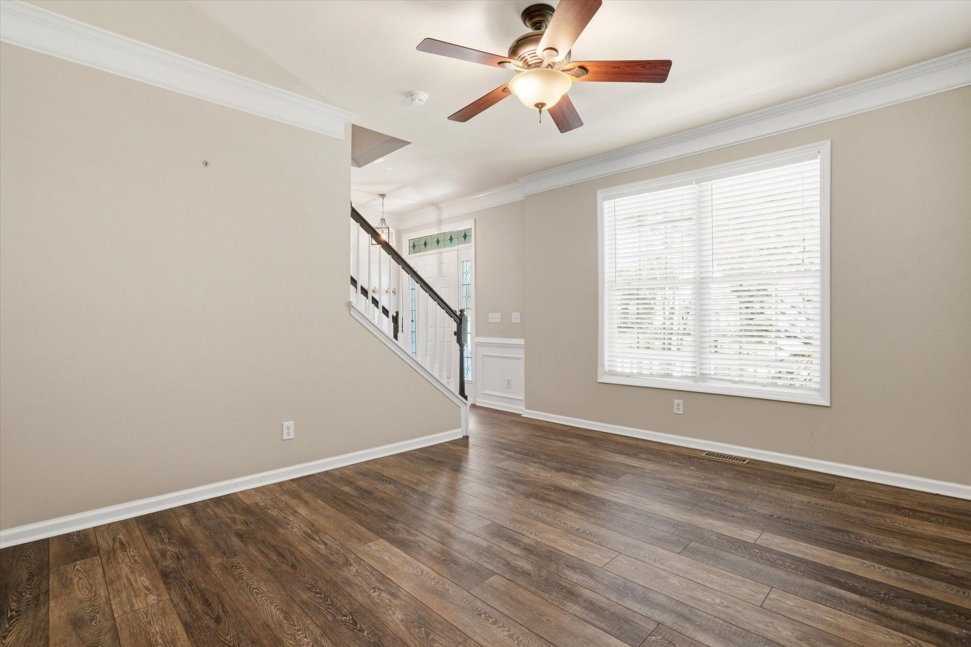 1152 Willoughby Lane Photo 9