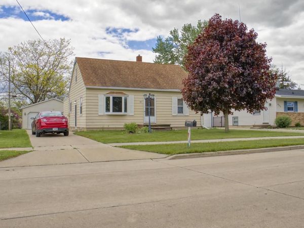 921 W WEILAND AVENUE, Appleton, WI 54914