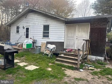 1059 REGENT ROAD, TOPPING, VA 23169