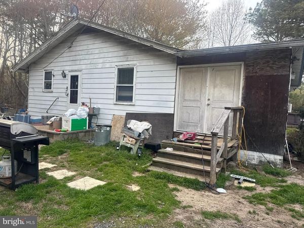 1059 REGENT ROAD, TOPPING, VA 23169