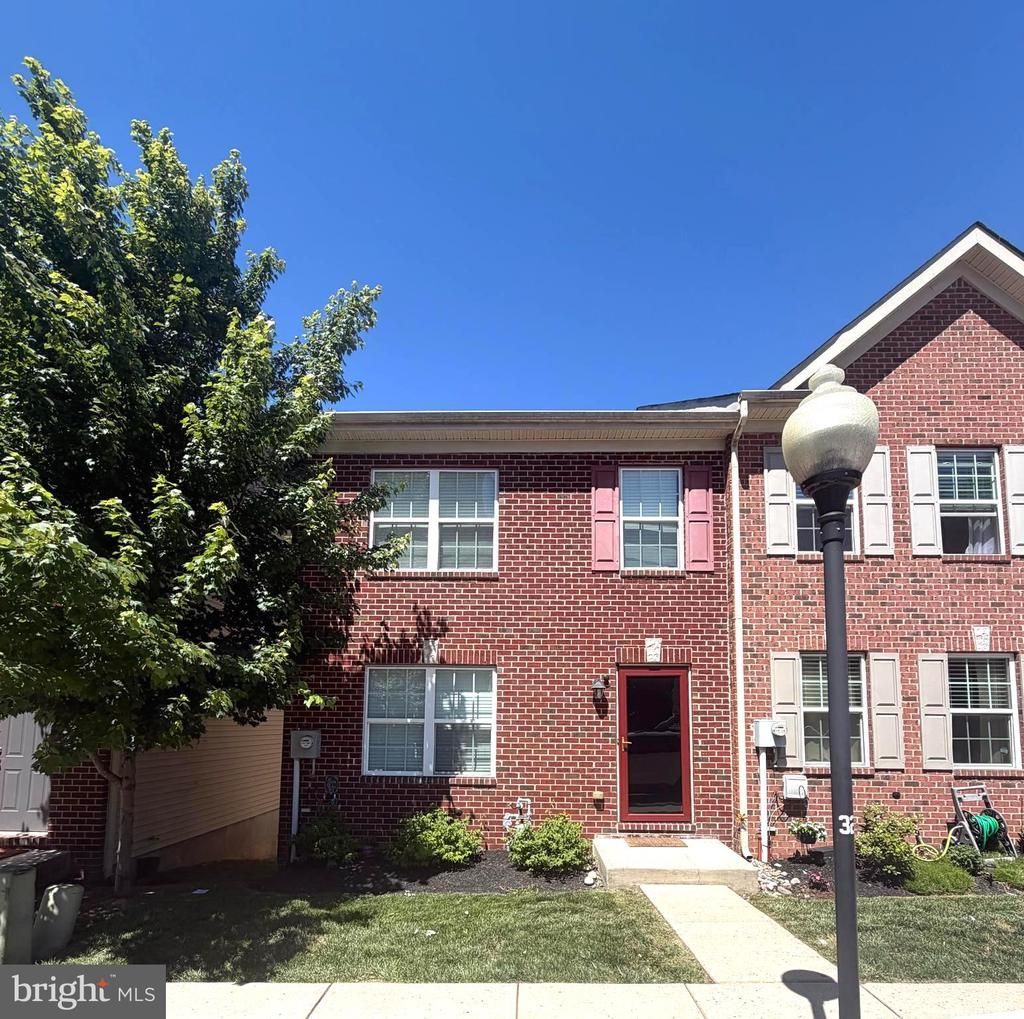 135 S CHARLOTTE STREET , POTTSTOWN, PA 19464