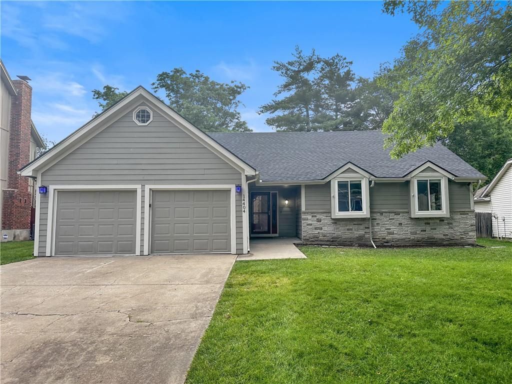 14404 S Cottonwood Drive, Olathe, KS 66062 Main Photo