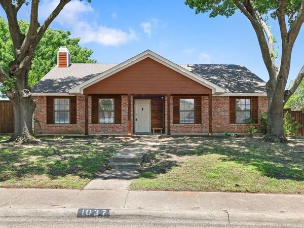 1037 Whitewater Trail , DeSoto, TX 75115