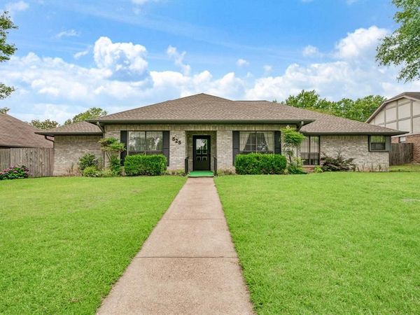 525 Medalist Street , Paris, TX 75460