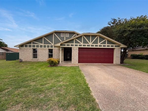 208 Dakota Drive , Hewitt, TX 76643