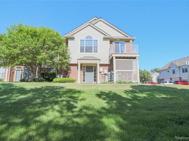 1859 Flagstone Circle, Rochester, MI 48307