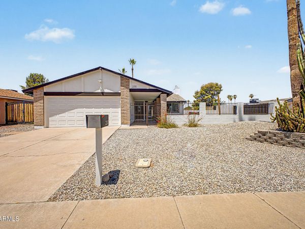 2210 N CHOLLA Street, Chandler, AZ 85224