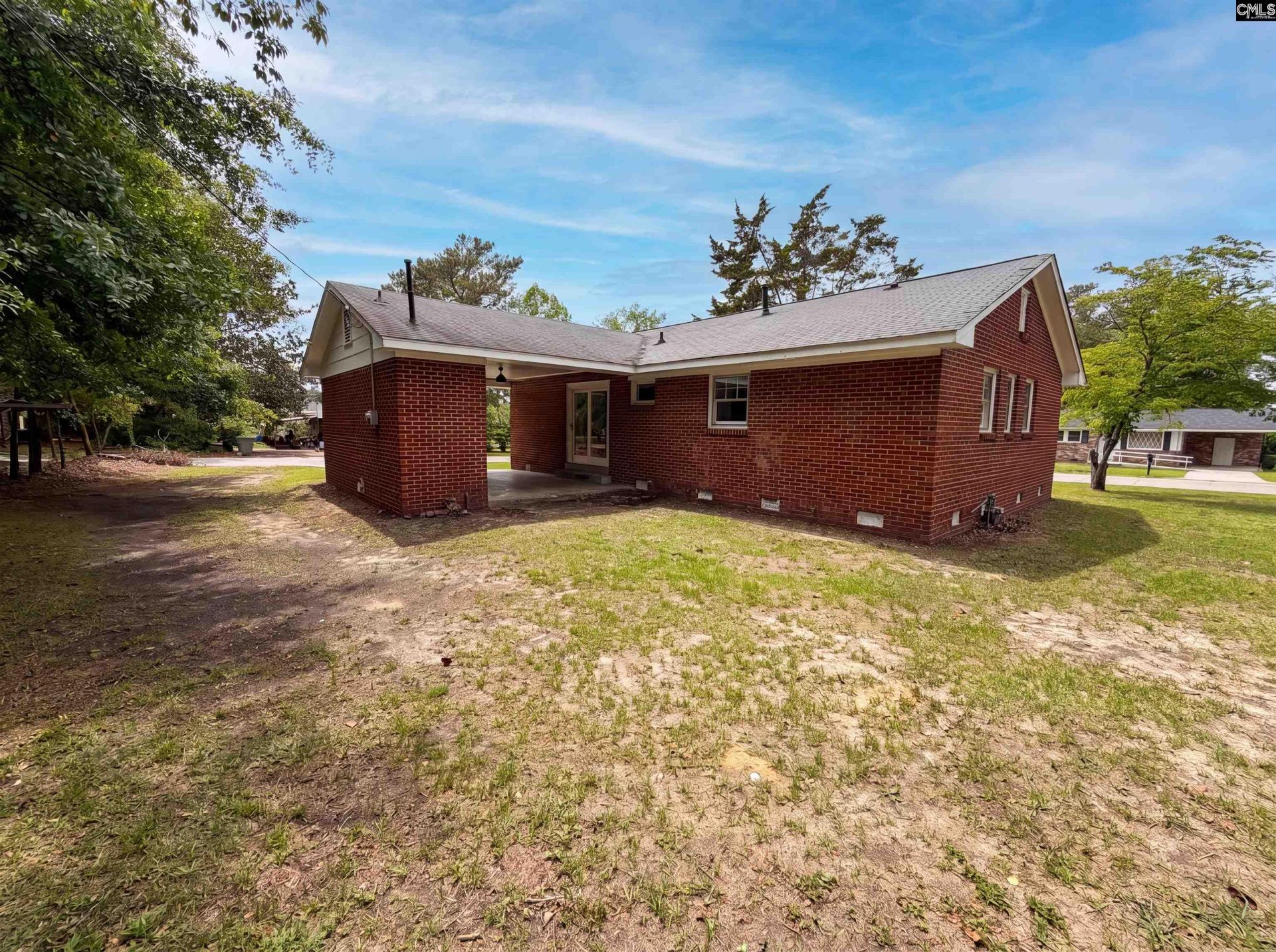 320 Redwood Court  Photo 5