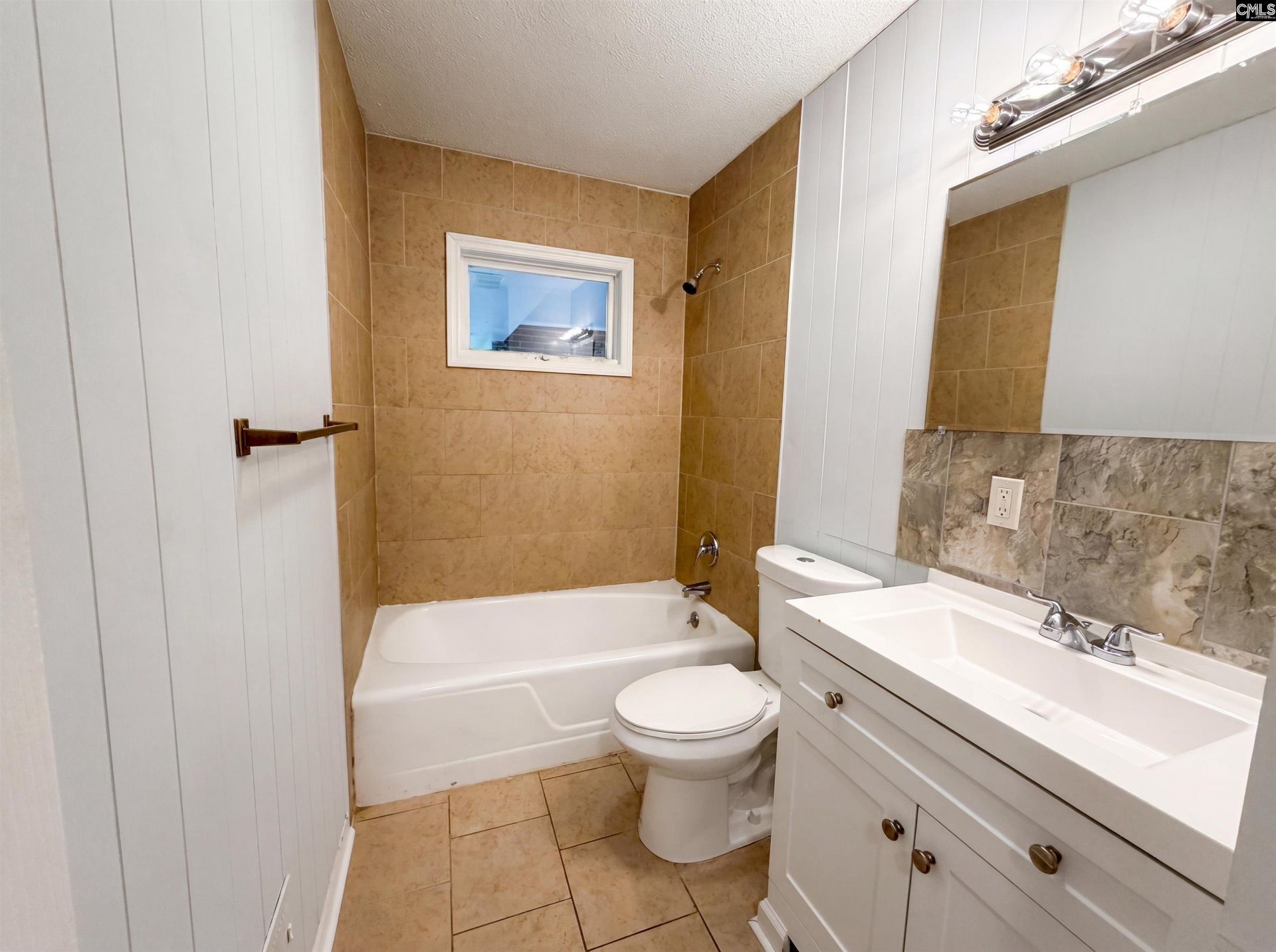 320 Redwood Court  Photo 6
