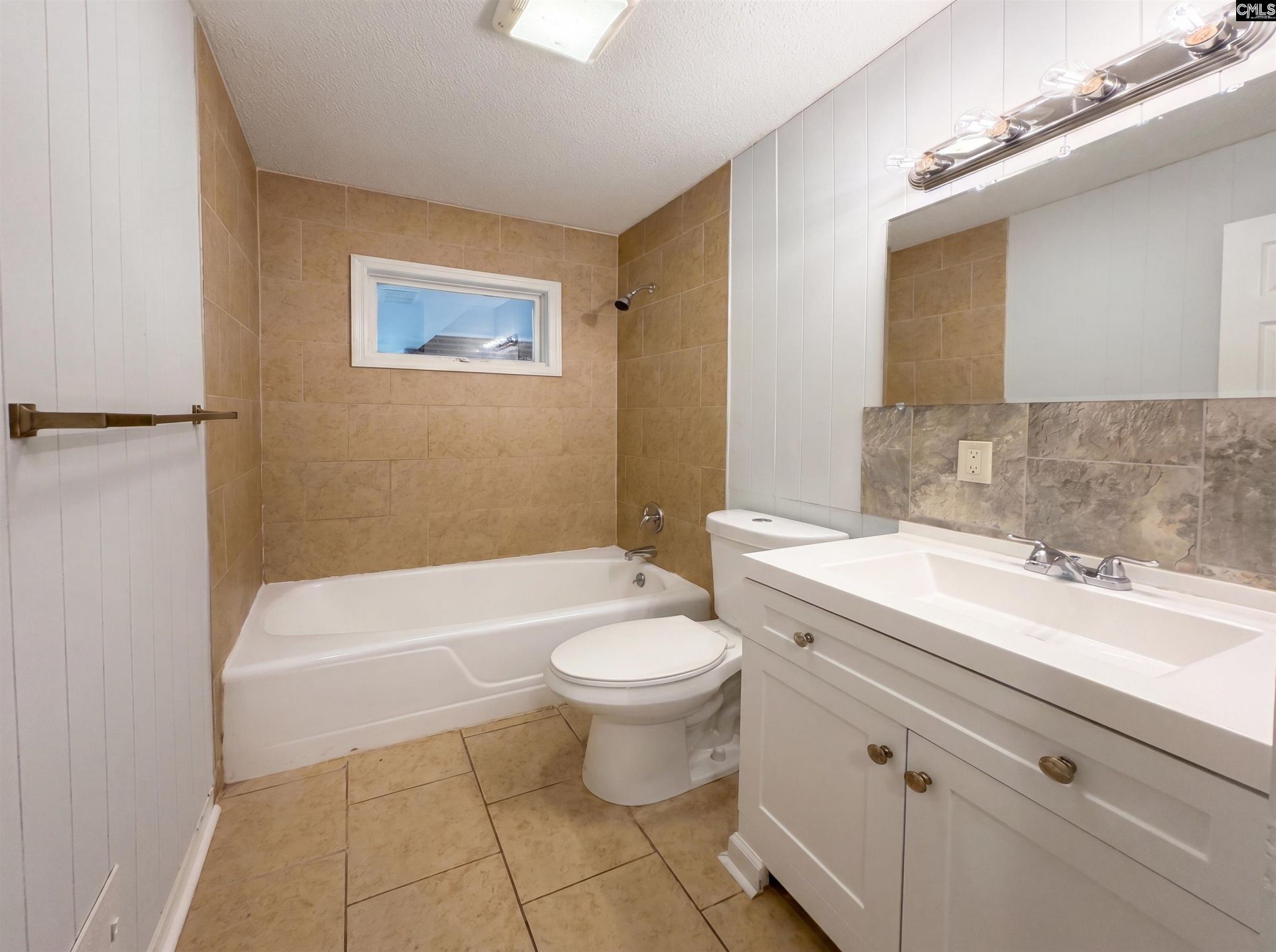 320 Redwood Court  Photo 7
