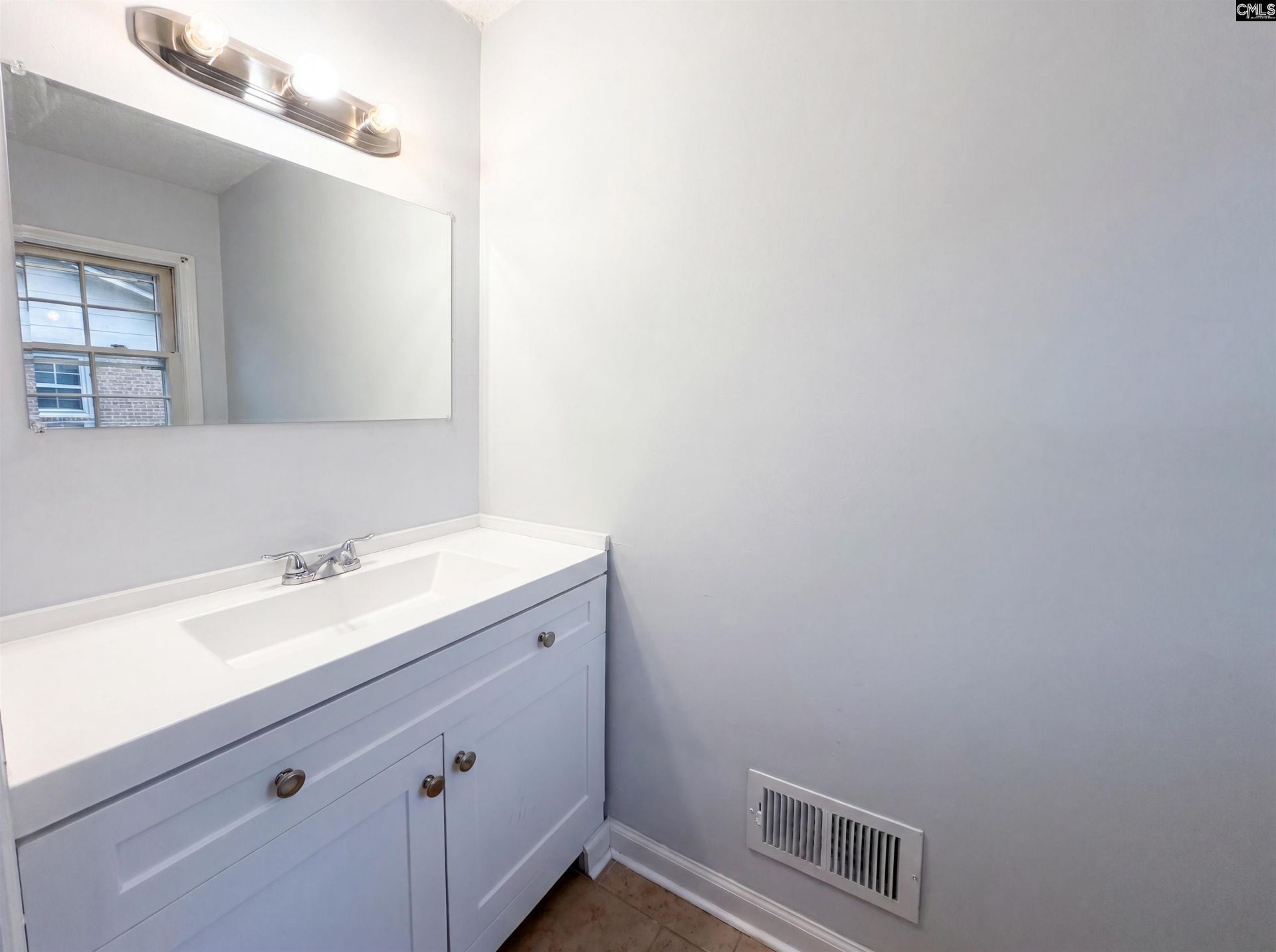 320 Redwood Court  Photo 8