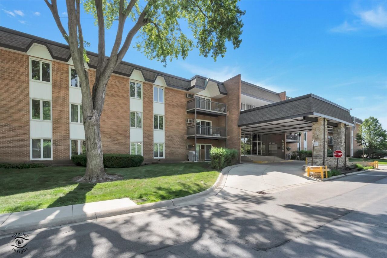 4250 Saratoga Avenue, Downers Grove, IL 60515