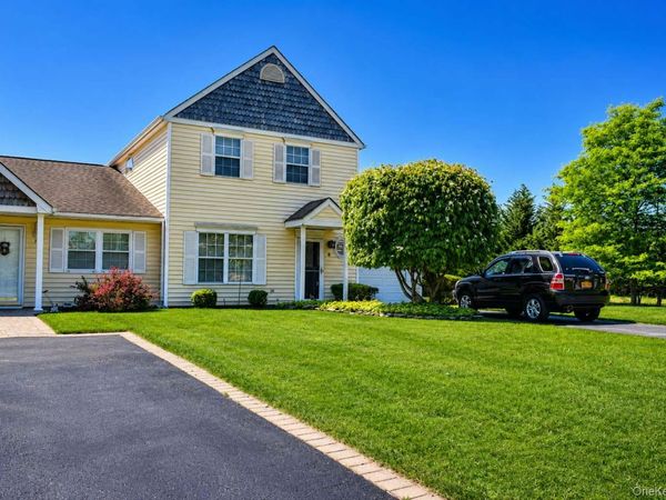 6 Dove Path , Coram, NY 11727