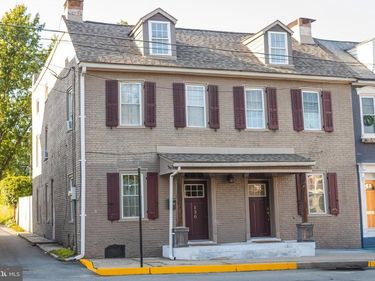 130 E MARKET STREET, MARIETTA, PA 17547