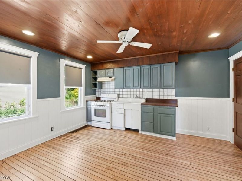 801 College Avenue , Cleveland, OH 44113 Photo 11