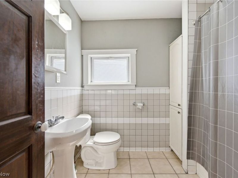 801 College Avenue , Cleveland, OH 44113 Photo 14