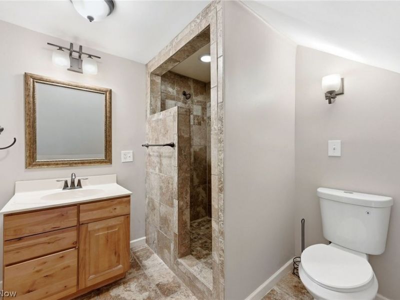 801 College Avenue , Cleveland, OH 44113 Photo 22