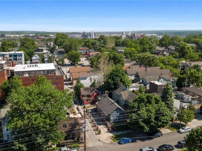 801 College Avenue , Cleveland, OH 44113 Photo 3