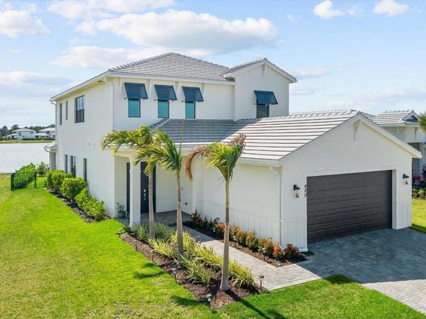 489 SE Fascino Circle, Port St. Lucie, FL 34984