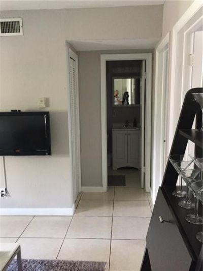 2741 NE 8th Avenue, Unit 14, Wilton Manors, FL 33334 Photo