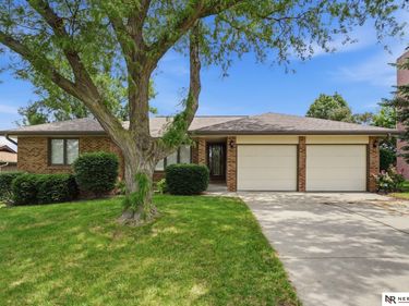 1120 Smoky Hill Road, Lincoln, NE 68520