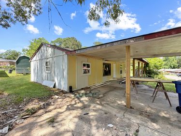 111 Carver , Leesville, LA 71446