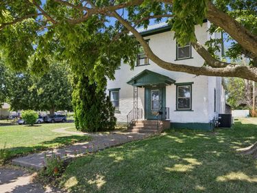 2202 McKinley Street, Clinton, IA 52732
