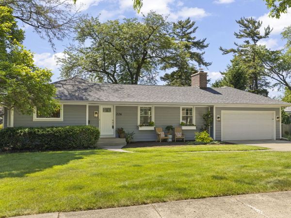 226 Woodstock Avenue , Glen Ellyn, IL 60137