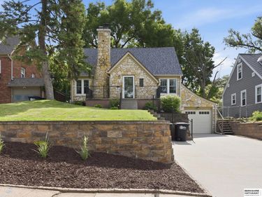 1811 N 49th Street, Omaha, NE 68104