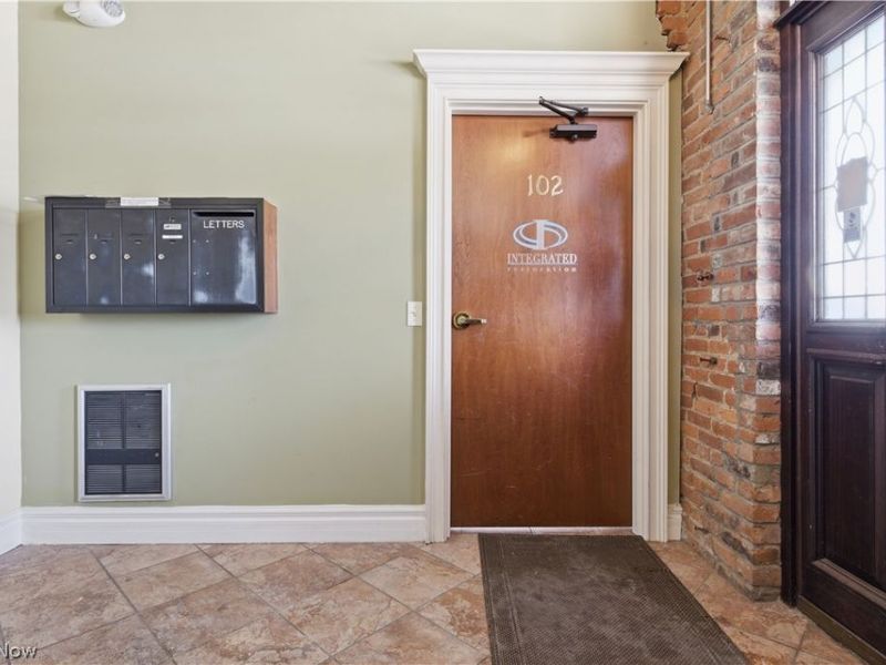 3348 St Clair Avenue NE, Cleveland, OH 44114 Photo 9