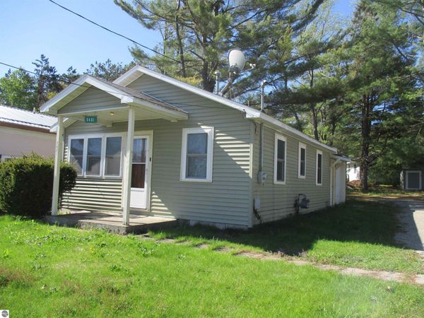 5431 Houghton Lake Drive W, Houghton Lake, MI 48629