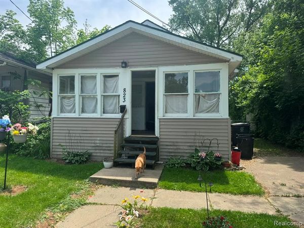 823 Remington Avenue , Flint, MI 48507