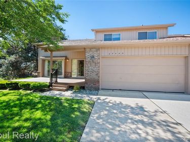 37440 N Laurel Park Drive, Livonia, MI 48152