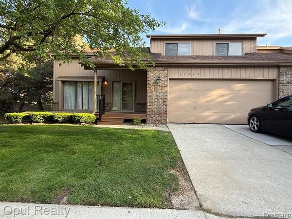37440 N Laurel Park Drive , Livonia, MI 48152