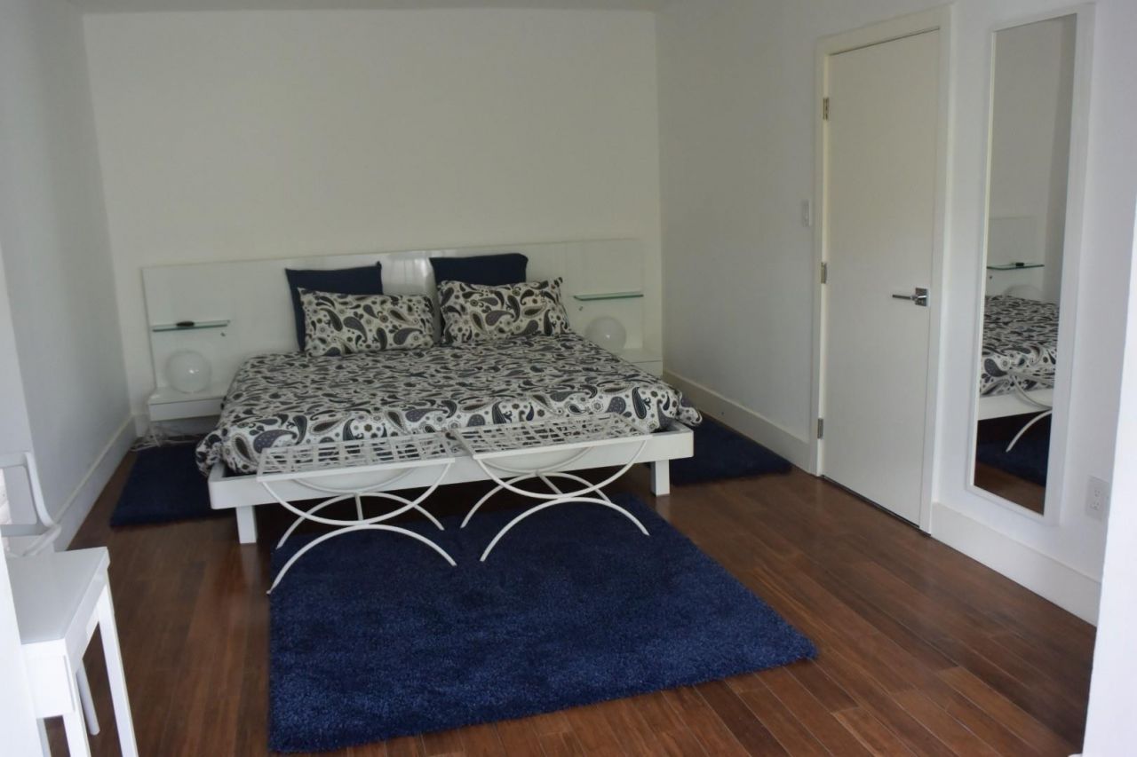 9007 NE 10th Avenue Ne, Miami, FL 33138 Photo