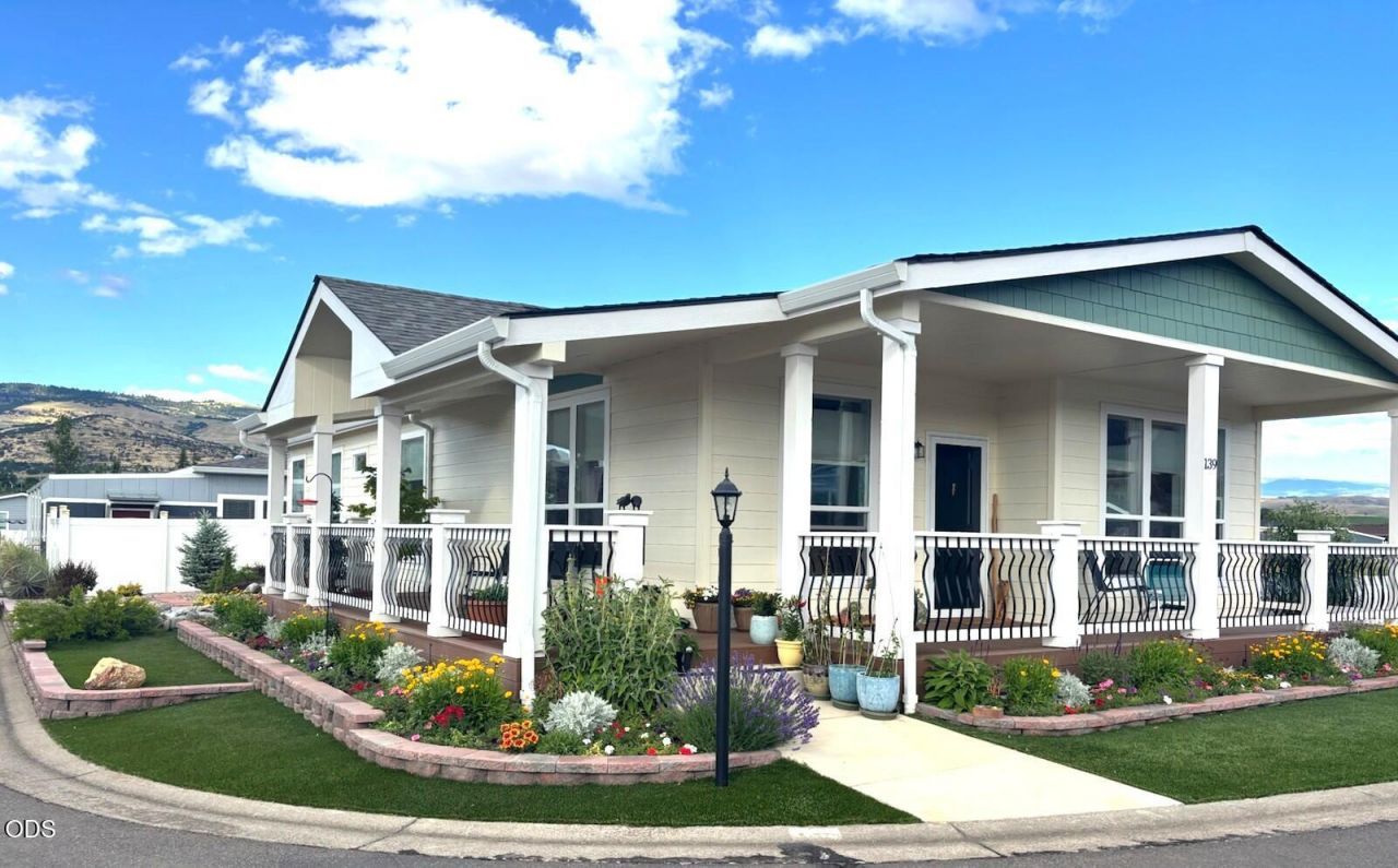 333 Mountain View Drive, Unit 139, Talent, OR 97540 Main Photo