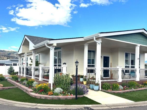 333 Mountain View Drive, Unit 139, Talent, OR 97540