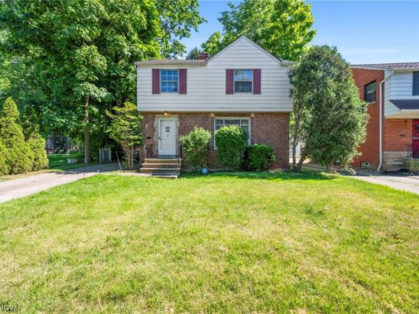 3830 Sherwood Road , Cleveland, OH 44121