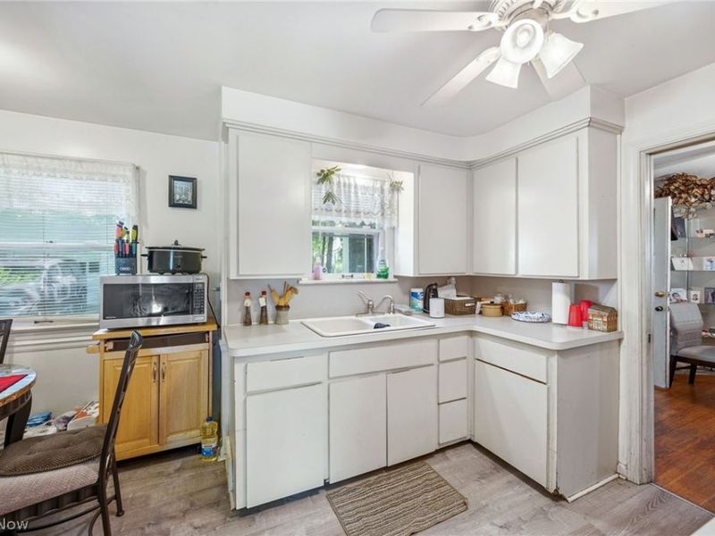 3830 Sherwood Road , Cleveland, OH 44121 Photo 11