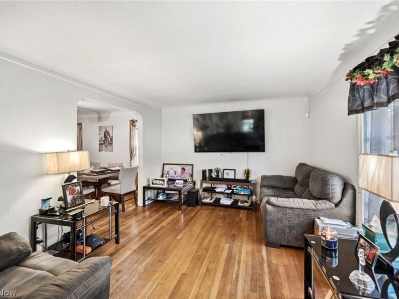 3830 Sherwood Road , Cleveland, OH 44121 Photo 5