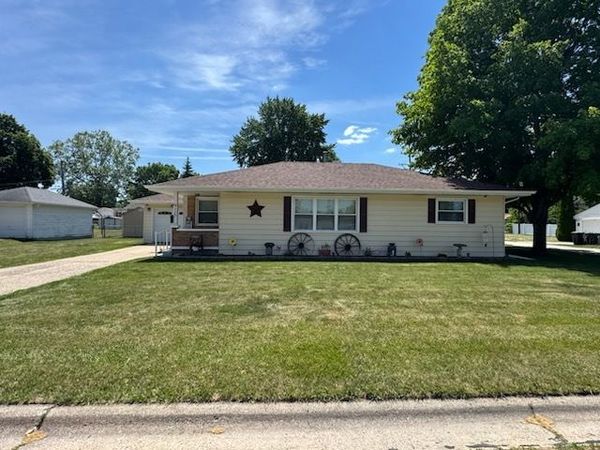 915 W 19th Street, Sterling, IL 61081