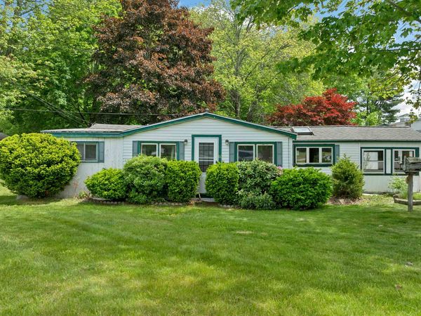 13 Elm Street, Epping, NH 03042