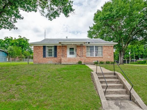 422 W Daugherty Drive , Garland, TX 75041