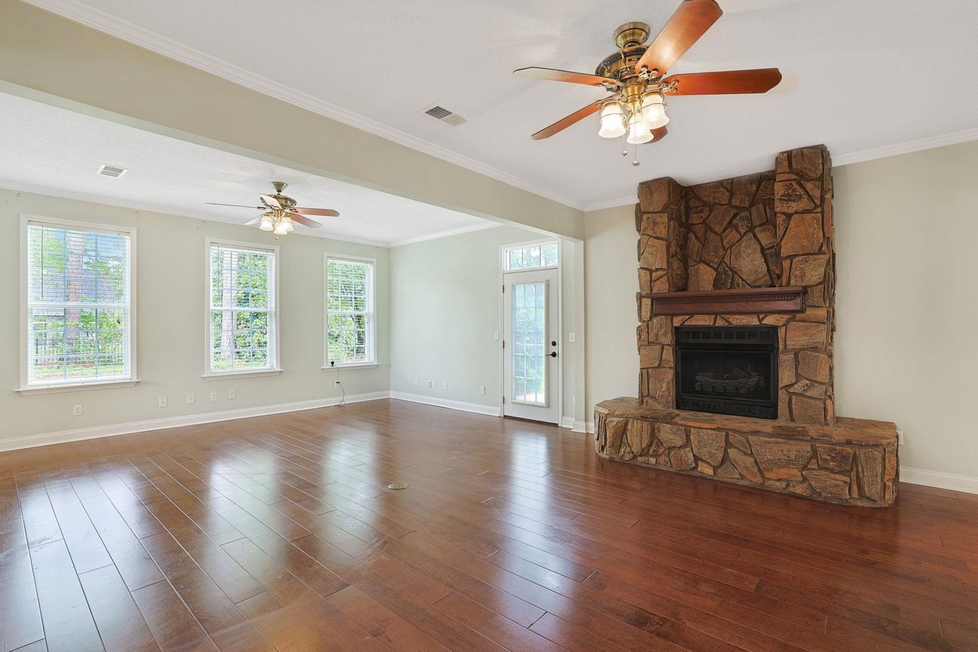 4918 Westwind Dr.  Photo 4